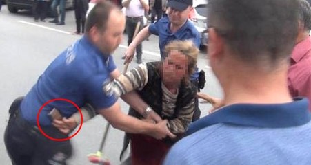 Cemaate Saldıran Kadın Dilenci, Olay Yerine Gelen Polisin Silahını Almaya Çalıştı