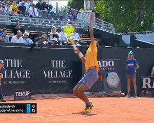 Lyon - Auger-Aliassime rejoint Paire en finale