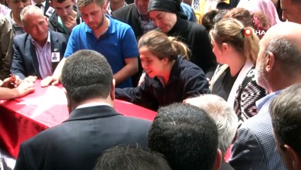 Bıçaklı saldırıda hayatını kaybeden belediye başkanı son yolculuğuna uğurlandı