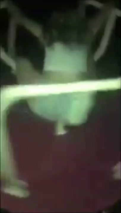 Faire du  tourniquet bourrée... Cette fille prend la gamelle de sa vie