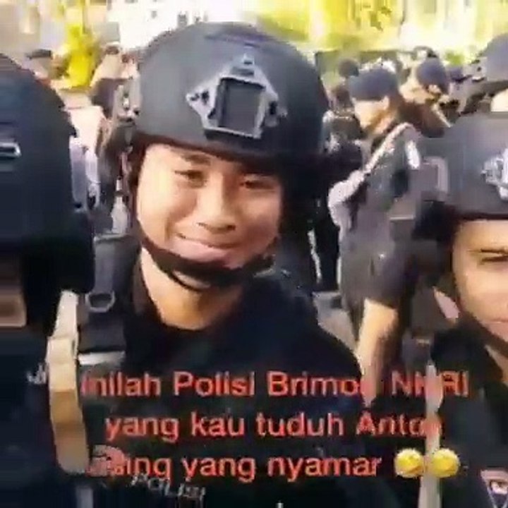Inilah Brimob Yang Dituduh Antek Asing Bermata Sipit
