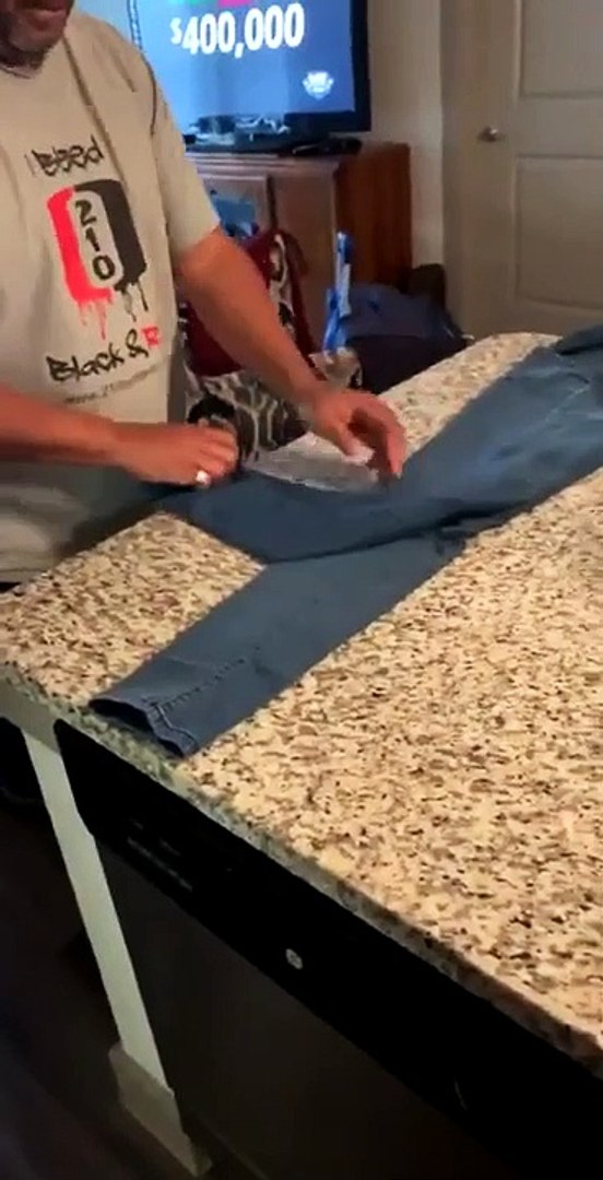 Une méthode de pliage de jean quand on part en voyage... Efficace - Vidéo  Dailymotion