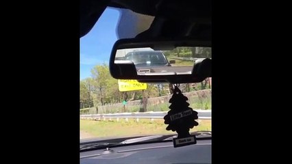 Un conducteur filme sa fuite juste au moment où un policier veut le contrôler !