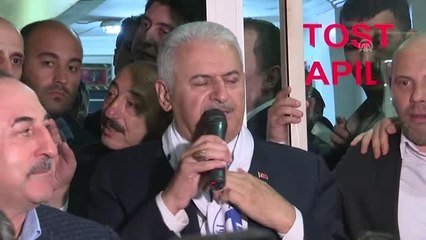 Binali Yıldırım Zeytinburnu'nda vatandaşlarla buluştu