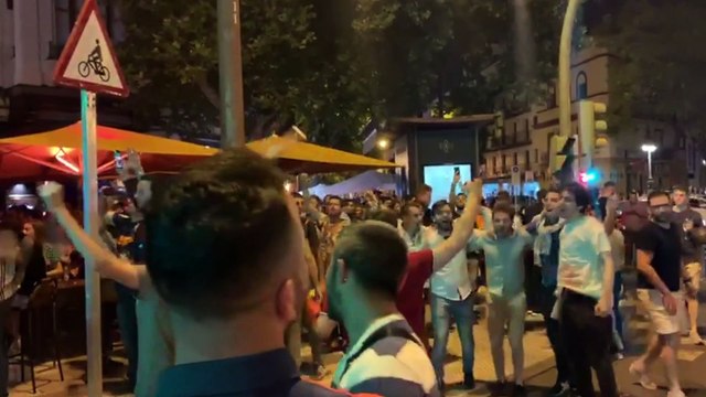 Afición del Valencia CF en Sevilla antes de la Final de Copa