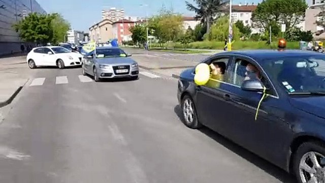 Gilets jaunes : concert de klaxons à Bourg-en-Bresse