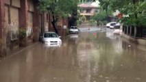 Beykoz’da araçlar yağmur sebebiyle oluşan su birikintisinde mahsur kaldı