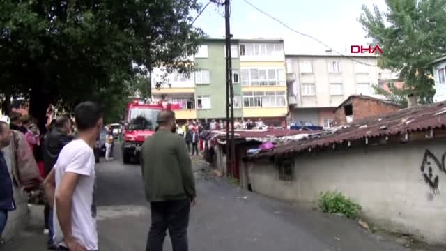 İSTANBUL- ATAŞEHİR'DE YANGINDA CAN PAZARI: ÇOCUKLARI AÇILAN BATTANİYEYE ATIP İKİNCİ KATTAN ATLADI
