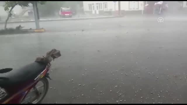 Fırtına ve dolu yağışı etkili oldu - ESKİŞEHİR