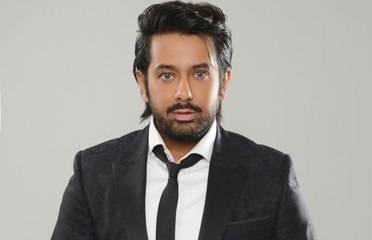 عدسات صالح الراشد الملونة تضعه في موقف محرج لم يكن في الحسبان