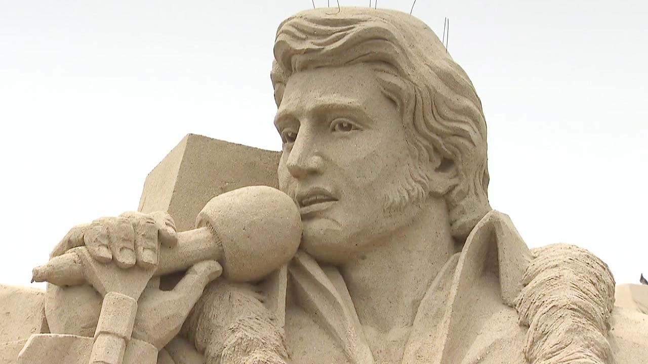 바람과 음악으로 빚은 해운대 모래 조각 / YTN