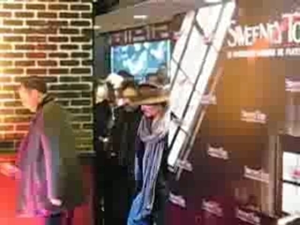 Johnny Depp Premiere "Sweeney Todd" Paris