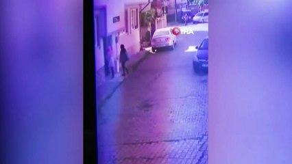 Kadın hırsızlar güvenlik kamerasında