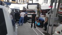 ESENYURT'TA PAZARDA MİNİBÜS ARBEDESİ: POLİS BİBER GAZI KULLANDI