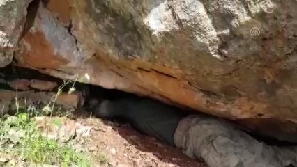 PKK'lı teröristlerin toprağa gömdüğü silahlar bulundu