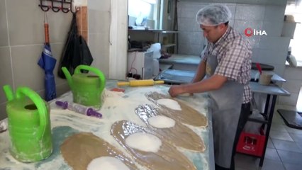 Üç asırlık tahinli pideye ilgi