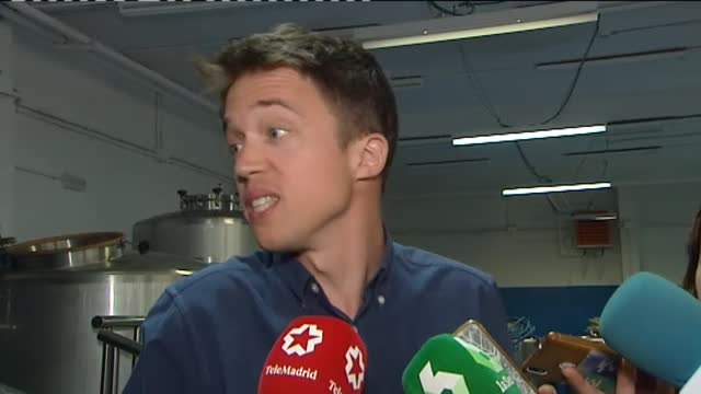 Errejón despeja la cabeza en la jornada de reflexión con amigos y compañeros