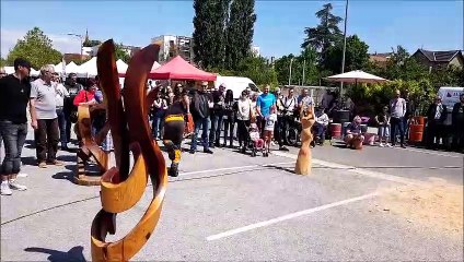 La performance du sculpteur Jacques Pissenem au rassemblement Harley de Louhans