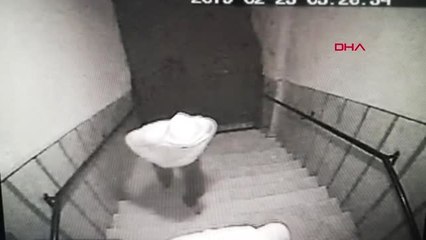 İSTANBUL-ZEYTİNBURNU'NDA GİRİLMEDİK EV BIRAKMAYAN HIRSIZLAR KAMERADA