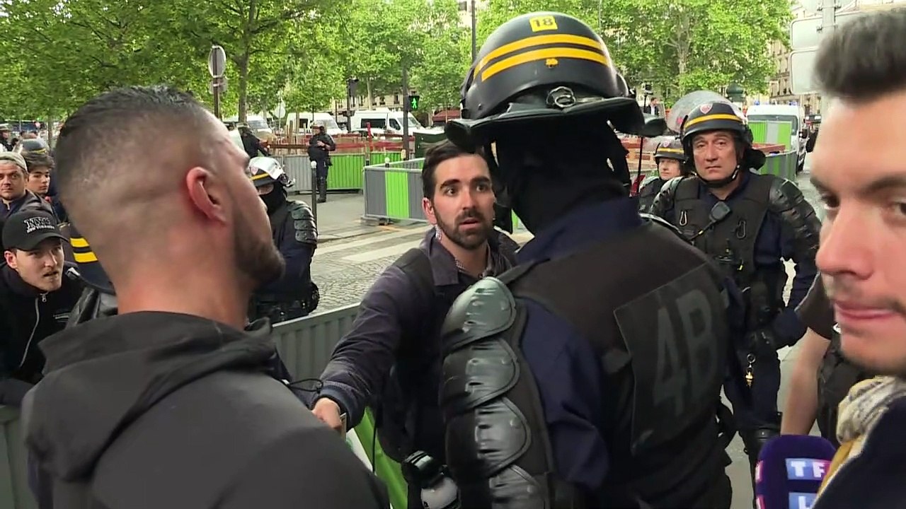 Gilets jaunes: des contrôles de police près des Champs-Elysées