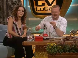 Jasmin Wagner [Blümchen / Blossom] zu Gast bei TV t - Interview und Nagelstunde deluxe (06.09.2001)