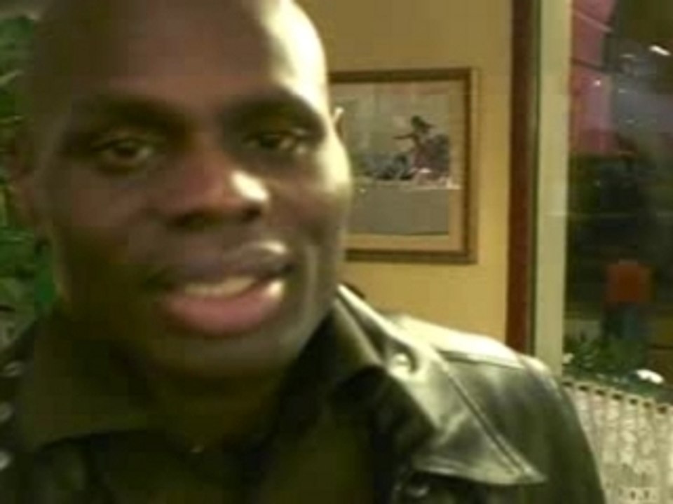 Kery James dedicace pour Lafamy-Entertainment