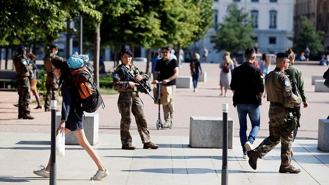 Кто устроил взрыв в Лионе?