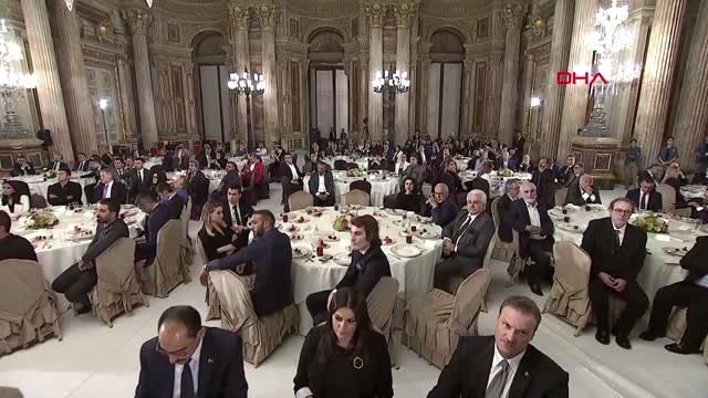 CUMHURBAŞKANI ERDOĞAN, SANATÇI VE SPORCULARLA İFTAR PROGRAMINDA BULUŞTU