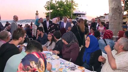 Bakan Selçuk, iftarda vatandaşlarla bir araya geldi - İSTANBUL
