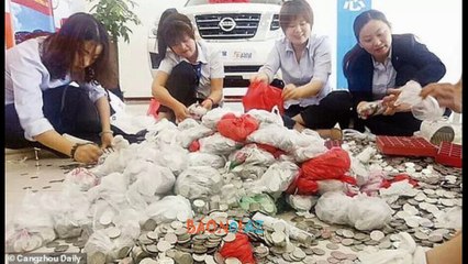 BáoNóiAZ - Nữ “đại gia” mang 66 túi tiền xu đi mua ô tô, 17 nhân viên đếm 3 ngày mới xong