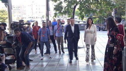 Скачать видео: Ignacio Aguado y Begoña Villacís llegan a la sede de Ciudadanos