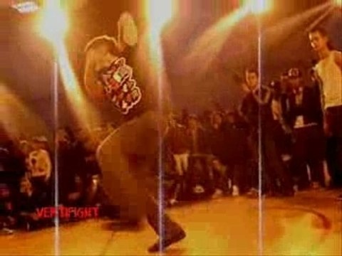 VERTIFIGHT 4: NIGHT POPPY VS STEREO ELECTRO BY YOUVAL