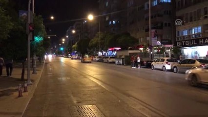 Baba ve oğul silahla yaralandı -İZMİR