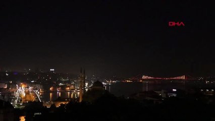 İSTANBUL İKİ KÖPRÜ SARI KIRMIZIYA BÜRÜNDÜ-ek görüntü