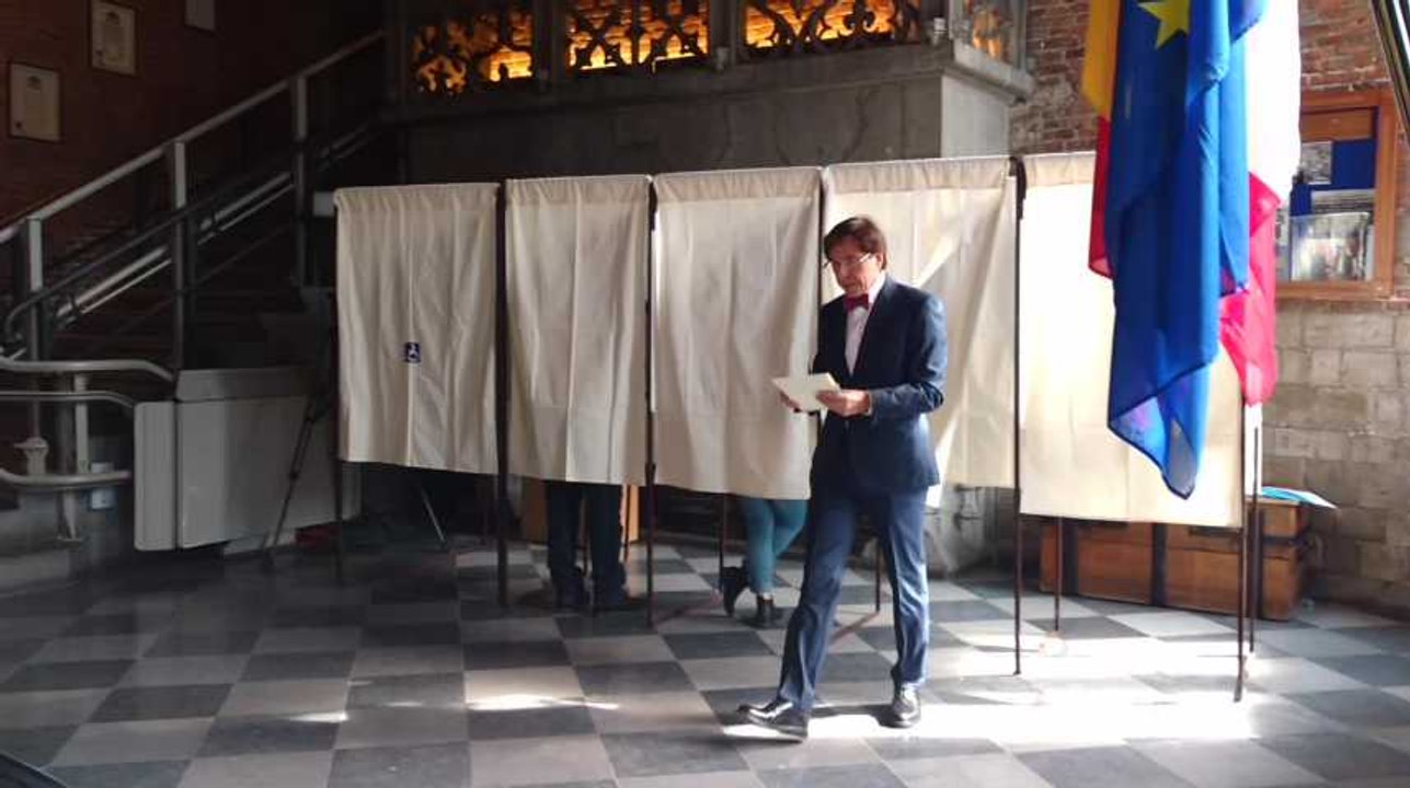 Elio Di Rupo a vote à Mons ! Vidéo Ghislain