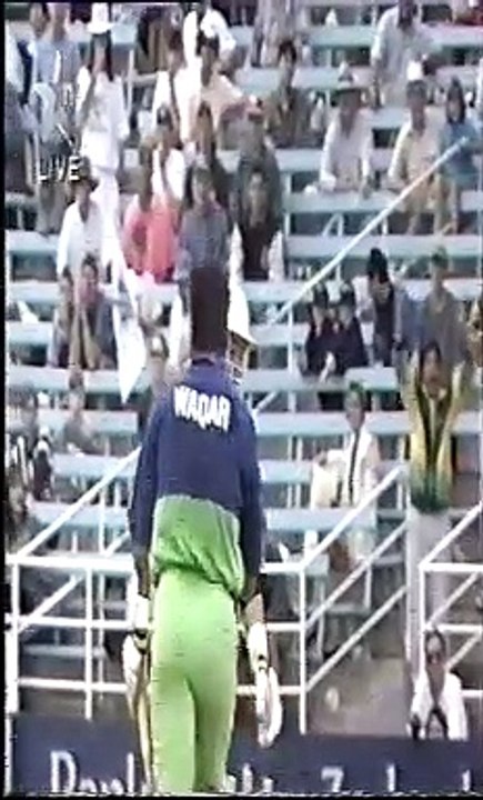 WAQAR YOUNIS  BOWLING VS NEWZEALAND | REQUIRED 3 FROM 6 BALLS | WAQAR YOUNIS THE BOWLER