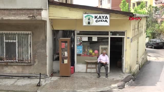 KOCAELİ BAKKAL İHSAN AMCA GENÇLERİ KİTAPLA BULUŞTURUYOR