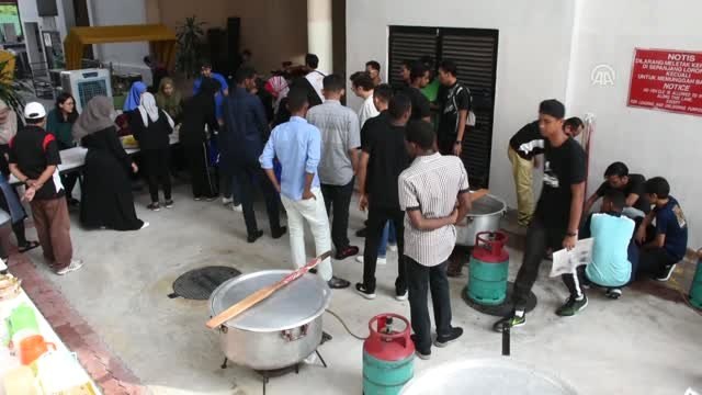 HUZUR VE BEREKET AYI RAMAZAN - Malezya'nın geleneksel ramazan yemeği bubur lambuk - KUALA