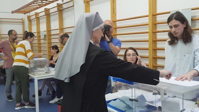 Monjas votando en Barcelona