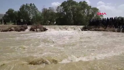 VAN- Çayda kaybolan Murat'ı arama çalışmaları devam ediyor