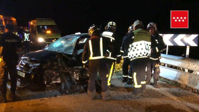 Varios heridos en una colisión frontal de dos turismos