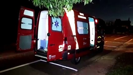 Rapaz é socorrido pelo Siate, após sofrer queda de mesmo nível