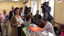 Díaz Ayuso acude a votar