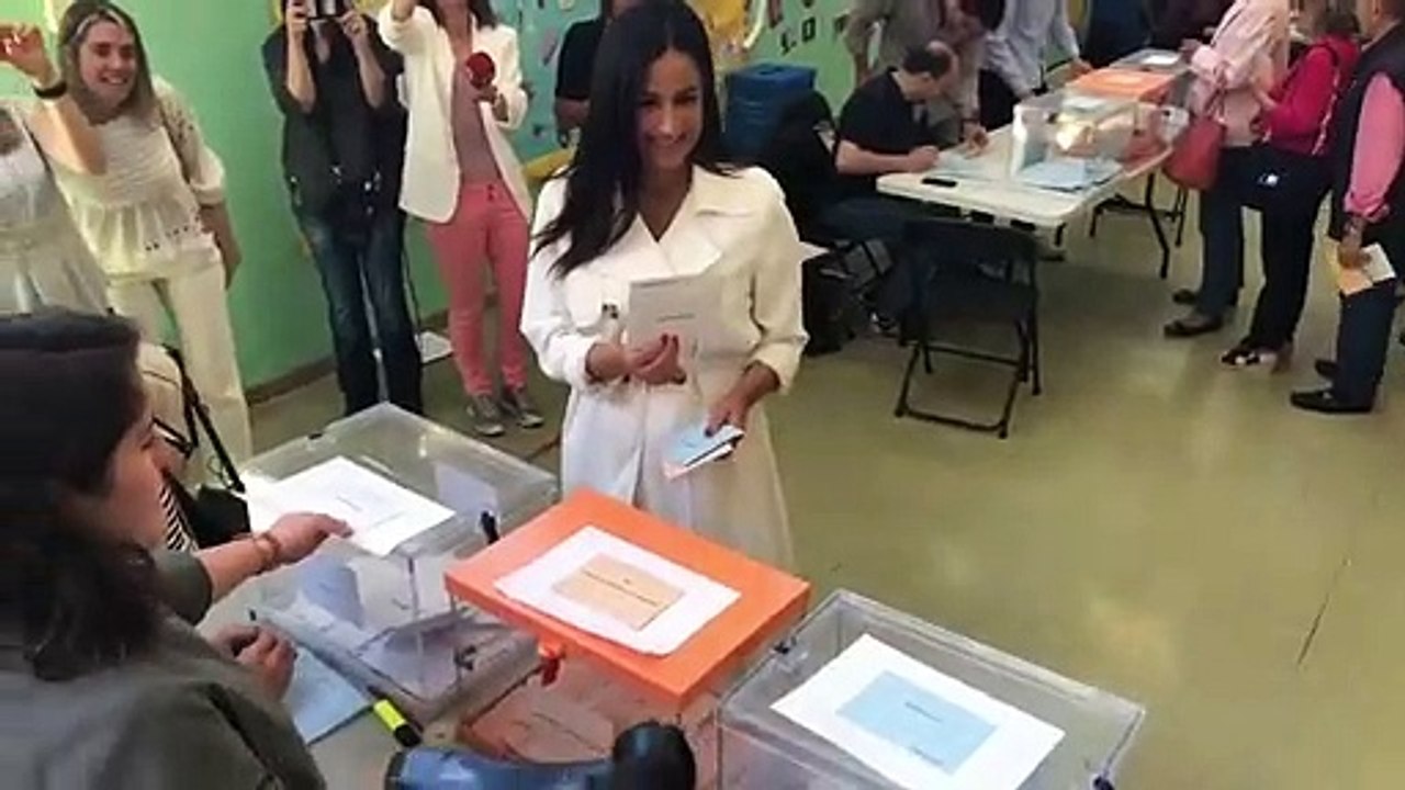 Begoña Villacís votando