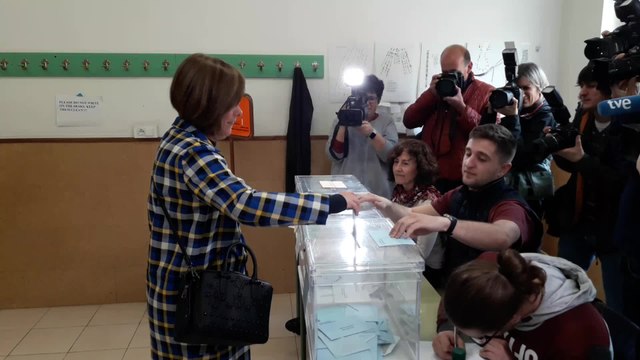 Uxue Barkos vota en Pamplona