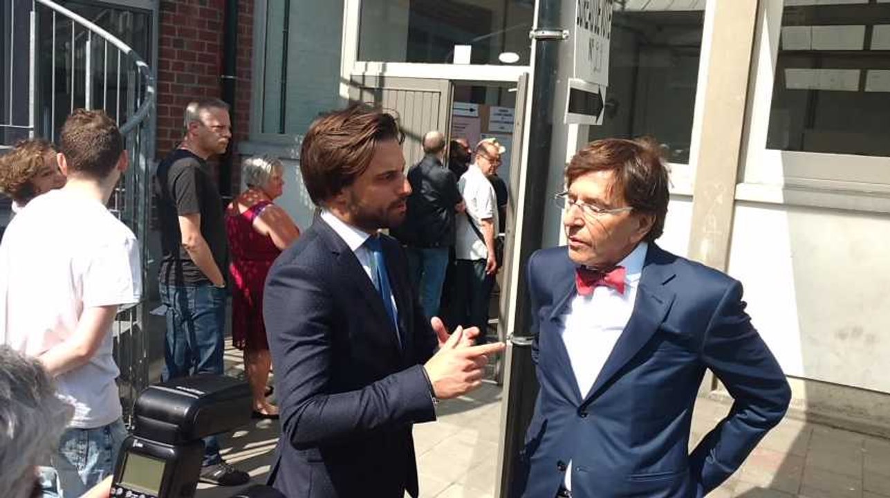 Mons: Quand Elio Di Rupo et Georges-Louis Bouchez se rencontrent au bureau de vote