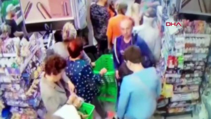 Markette çocuğun boynunu kırmaya çalıştı