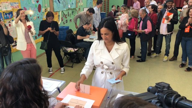 Villacís vota en el colegio Asunción Rincón, en Chamberí