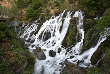 Gümüşhane'de 40 gözeli şelale büyülüyor