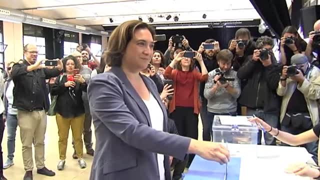 Colau pide una participación masiva para conquistar el futuro de Barcelona